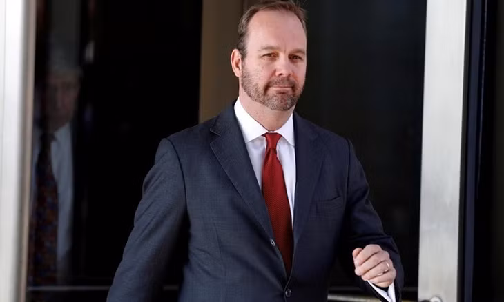 Rick Gates rời tòa án ở Washington hồi tháng 12/2017. Ảnh: Reuters.