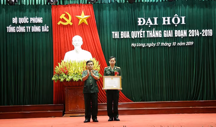 Thừa ủy quyền của Chủ tịch nước, Thượng tướng Lê Chiêm, Thứ trưởng Bộ Quốc phòng đã trao Huân chương Lao động hạng Nhì cho Đồng chí Đại tá Phương Kim Minh, Phó bí thư Đảng ủy, Tổng Giám đốc Tổng công ty nhân dịp đơn vị Đại hội Thi đua Quyết thắng giai đoạn 2014-2019