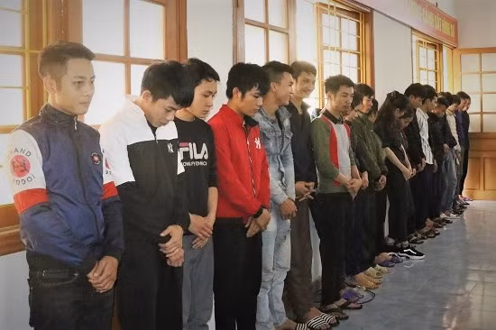Nhóm lừa đảo bị Công an Hà Tĩnh tóm gọn. Ảnh: Công an cung cấp.