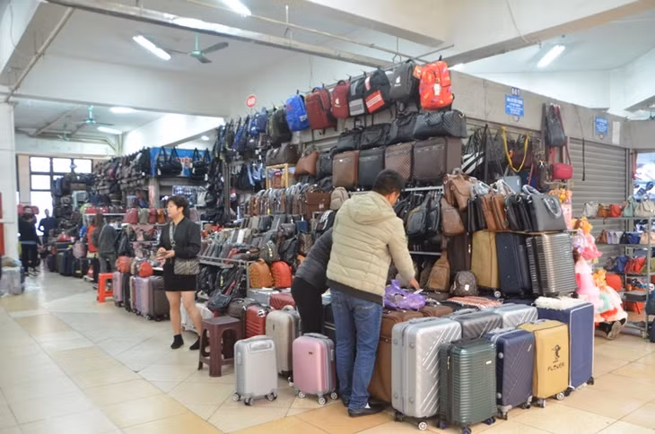 Sức mua cuối năm tại Chợ Trung tâm Móng Cái đang dần tăng cao.
