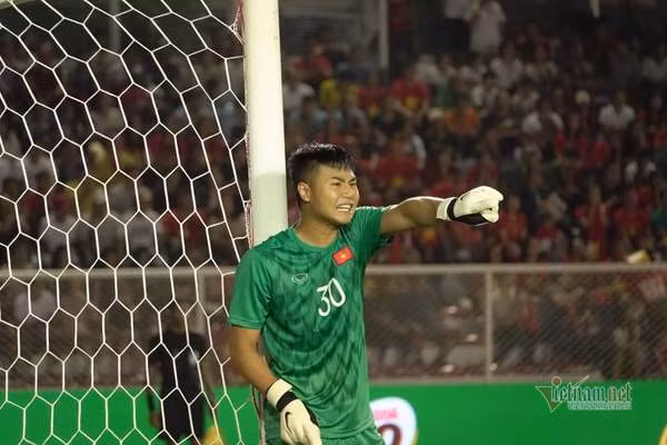 Dù chơi tốt ở SEA Games 30, nhưng không có nghĩa Văn Toản đã chắc suất bắt chính