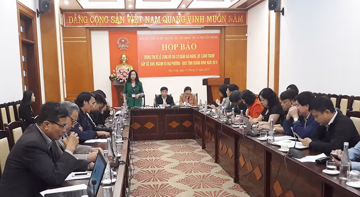 Quang cảnh họp báo.