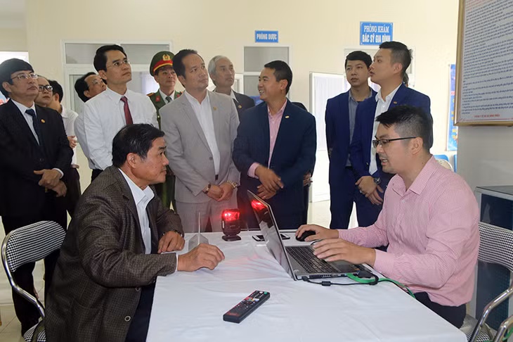 Mỗi người dân sẽ được phát 1 thẻ từ, trên đó có các mã ID cá nhân để tra cứu thông tin của mình, đảm bảo an toàn, bí mật và thuận tiện.