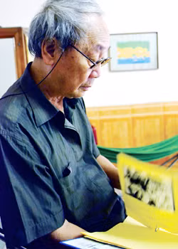 NSNA Đoàn Đạt thuộc lớp nghệ sĩ thời kỳ đầu của Nhiếp ảnh Quảng Ninh. Ảnh của Đoàn Đạt cung cấp cho người xem những câu chuyện sinh động về Vùng mỏ Quảng Ninh một thời chiến tranh khói lửa...