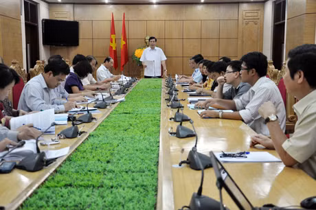 Đồng chí Nguyễn Đức Long, Phó Bí thư Tỉnh ủy, Chủ tịch HĐND tỉnh, Chủ tịch Hội đồng thẩm định Đề án các ban Đảng, đoàn thể chủ trì cuộc họp.