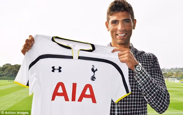 Trung vệ Fazio đã kí hợp đồng 4 năm với Tottenham