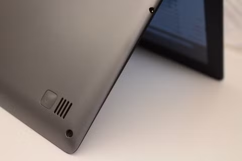 Đây là một trong hai bộ loa rất nhỏ trên Lenovo N20p Chromebook, bên cạnh đó là chân đế cao su.