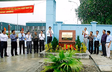 Công trình Nhà máy Xử lý rác thải nguy hại tại Cẩm Phả của Công ty TNHH MTV Môi trường - Vinacomin được vinh dự gắn biển Công trình chào mừng 50 năm thành lập tỉnh Quảng Ninh. Ảnh: Dương Phượng Đại (CTV)