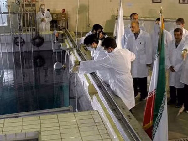 Ngày 27/8, Giám đốc Tổ chức Năng lượng Nguyên tử Iran Ali Akbar Salehi cho biết nước này đã tiến hành các cuộc thử nghiệm "cơ khí" đối với một loại máy làm giàu urani mới hiện đại.