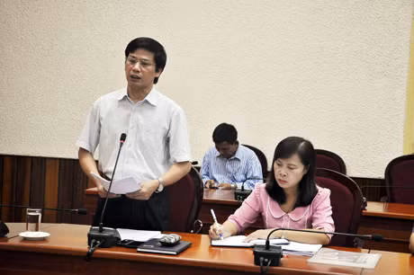 Đồng chí Phạm Văn Điệt, Chủ tịch MTTQ tỉnh trình bày Đề án.