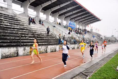 Thi đấu nội dung 800m nữ tại Đại hội TDTT tỉnh Quảng Ninh lần thứ 7-2014.