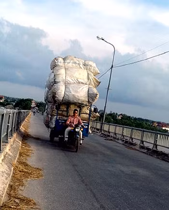 Ảnh chụp lúc 14h ngày 25-6-2014 trên cầu Sông Chanh, TX Quảng Yên.