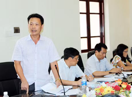 Đồng chí Triệu Văn Hải, Phó Chủ tịch UBND huyện Hoành Bồ báo cáo kết quả thực hiện của huyện. 