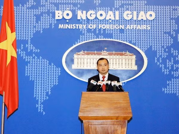 Ông Lê Hải Bình, Người phát ngôn Bộ Ngoại giao phát biểu tại buổi họp báo. (Ảnh: Nguyễn Dân/TTXVN)