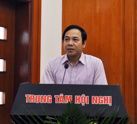 Đồng chí Đặng Huy Hậu, Phó Chủ tịch UBND tỉnh, Trưởng BQL điều hành Dự án xây dựng CQĐT phát biểu tại lễ khai giảng.