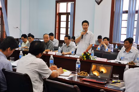 Thành viên Hội đồng thẩm định cho ý kiến về Đề án của LĐLĐ tỉnh.