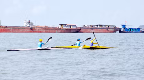 Đội tuyển đua thuyền Canoing Quảng Ninh đang nỗ lực luyện tập chuẩn bị cho Đại hội TDTT toàn quốc lần thứ 7.