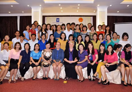 Các đại biểu Hội thảo chụp ảnh lưu niệm