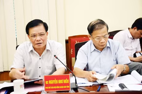 Đồng chí Nguyễn Như Hiền, Phó Chủ tịch HĐND tỉnh phát biểu tham gia ý kiến vào Đề án của các đơn vị.
