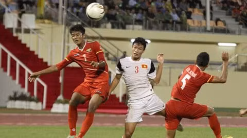 U19 Việt Nam (áo trắng) để lỡ cơ hội đăng quang vì những sai sót ở hàng phòng ngự
