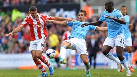 Stoke City không còn đáng sợ và đó chính là thời cơ để Man City (áo xanh) giành chiến thắng