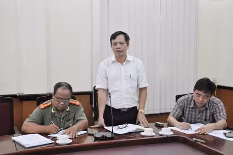 Lãnh đạo Sở GTVT báo cáo tại cuộc họp.