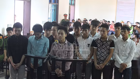  Các đối tượng tại phiên tòa xét xử
