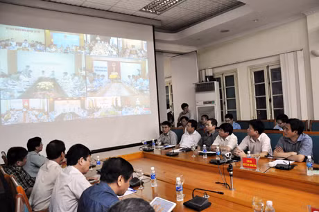 Các đại biểu nghe các địa phương báo cáo tình hình.