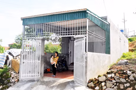 Căn nhà mới của gia đình chị Hoàng Thị Yến, Khu 2, Phường Hà Trung, TP Hạ Long vừa được hoàn thiện xong có sự hỗ trợ của Quỹ Mái ấm Công đoàn.