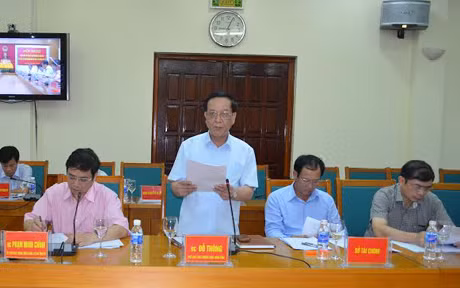 Đồng chí Đỗ Thông, Phó Chủ tịch Thường trực UBND tỉnh báo cáo tại buổi làm việc.