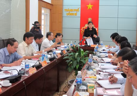Đồng chí Đỗ Thị Hoàng, Phó Bí thư Thường trực Tỉnh ủy phát biểu kết luận buổi thẩm định.