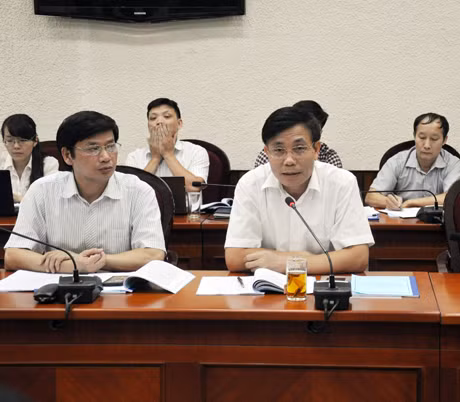 Đồng chí Vũ Ngọc Giao, Ủy viên Ban Thường vụ Tỉnh ủy, Trưởng Ban Tuyên giáo Tỉnh ủy tham gia ý kiến vào Đề án của huyện Tiên Yên.