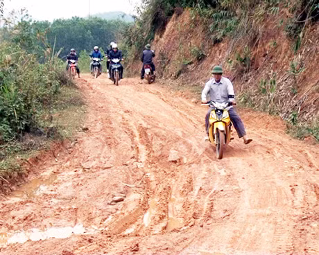 Nông thôn Ba Chẽ còn nhiều tuyến đường lầy lội cần sự hỗ trợ để đầu tư nâng cấp.