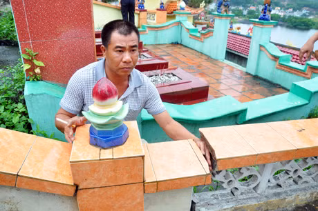 Nhiều người lo lắng trước nguy cơ mộ bị sập.