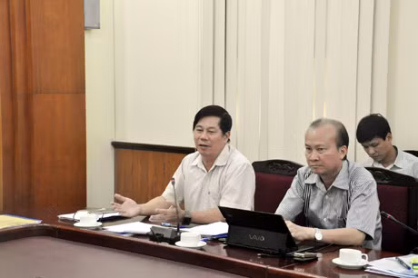 Lãnh đạo Sở Tài Chính tham gia ý kiến các đề án.