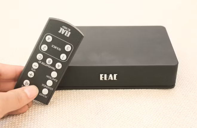 Bộ phát Air-X Base giúp phát tín hiệu chuẩn hi-end đến loa.