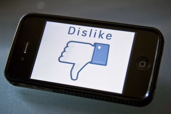Trước đó cũng có nhiều nghiên cứu liên hệ việc sử dụng Facebook với những yếu tố tiêu cực như ghen tỵ, tự tin hay rối loạn ăn uống.