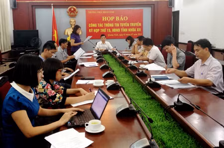  Thường trực HĐND tỉnh đã tổ chức họp báo thông báo nội dung chương trình và công tác tuyên truyền về kỳ họp 15, HĐND tỉnh khóa XII, nhiệm kỳ 2011 – 2016. 