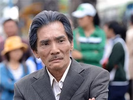 Thương Tín trên trường quay ở độ tuổi gần 60