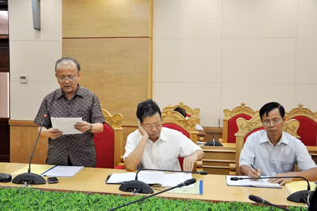Đồng chí Đỗ Viết Cường, Chủ tịch Hội CCB tỉnh báo cáo Đề án của Hội tại hội nghị