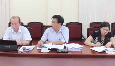 Đồng chí Nguyễn Hữu Giang, Giám đốc Sở NN&PTNT báo cáo Đề án Nâng cao năng lực, sức chiến đấu, đổi mới phương thức lãnh đạo của Đảng và tinh giản bộ máy, biên chế của ngành NN&PTNT.