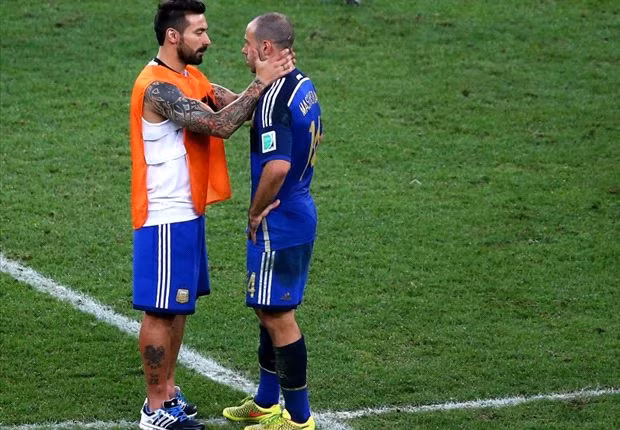 Mascherano đã rơi lệ sau thất bại của ĐT Argentina