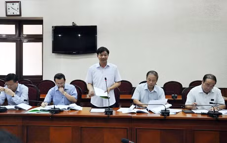 Lãnh đạo các ngành tham gia ý kiến.