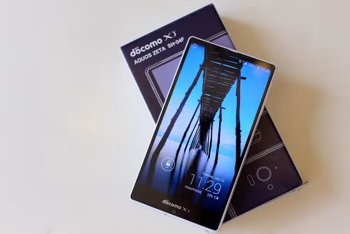 Chiếc smartphone cao cấp tới từ Nhật, Sharp Aquos Zeta SH-04F, với màn hình Full HD 5,4 inch viền siêu mỏng.
