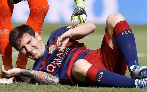 Messi có thể lỡ hai trận quan trọng nhất trong năm (Ảnh: Getty)