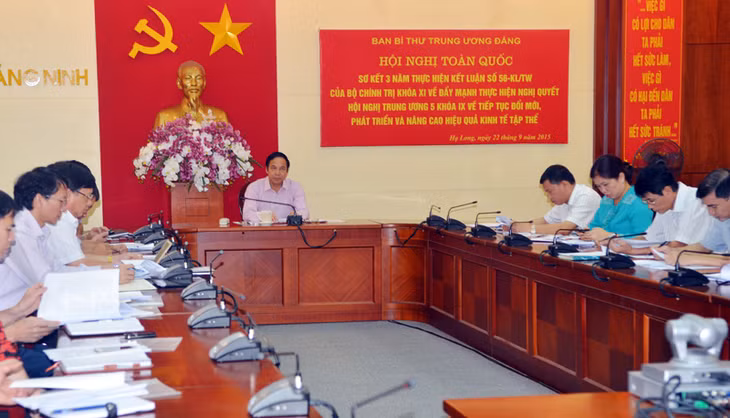 Đồng chí Đặng Huy Hậu, Phó Chủ tịch Thường trực UBND tỉnh chủ trì tại đầu cầu Quảng Ninh.