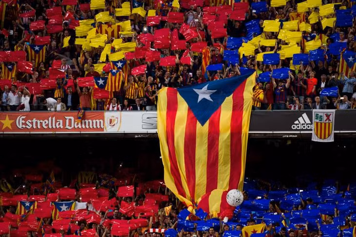  Trong tương lai có thể chúng ta sẽ không thể thấy Barcelona thi đấu tại La Liga. Ảnh: Internet.
