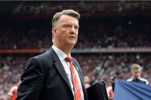 Van Gaal nhiều lần chỉ trích việc thi đấu trong các ngày nghỉ cuối năm. Ảnh: AFP.