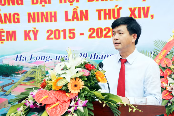 Đồng chí Lê Quang Tùng, Phó Chủ tịch UBND tỉnh phát biểu tại lễ gắn biển.