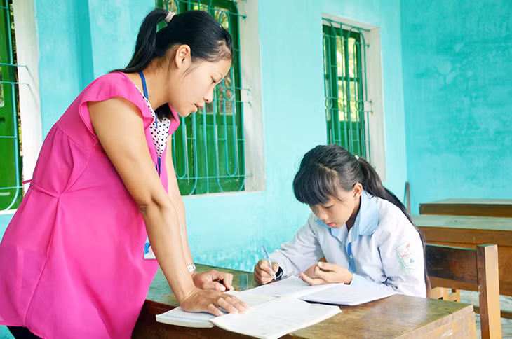 Điểm trường Tân Đức thuộc Trường Tiểu học Quảng Đức, (Hải Hà), chỉ có 1 cô giáo và 1 học sinh học.